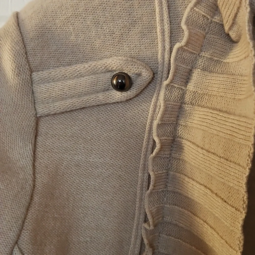 Chic Beige Cardigan with Button Accents - Picture 5 of 12